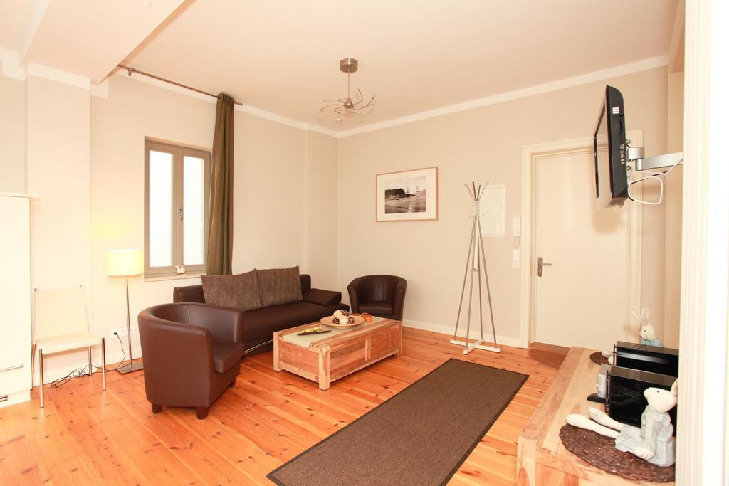 Warnemuende In Der Stadtvilla L Apartment
